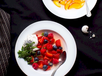 Soupes de fruits frais de saison avec nos thés glacés à infuser à froid ! Soupes de fruits frais de saison avec nos thés glacés à infuser à froid !