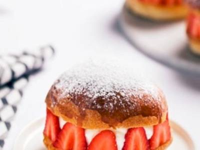 Tarte tropézienne express, thé de Parme & fraises Tarte tropézienne express, thé de Parme & fraises