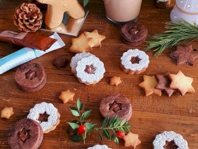 Les petits sablés fourrés avec la pâte à tartiner aux noisettes du Piémont Les petits sablés fourrés avec la pâte à tartiner aux noisettes du Piémont